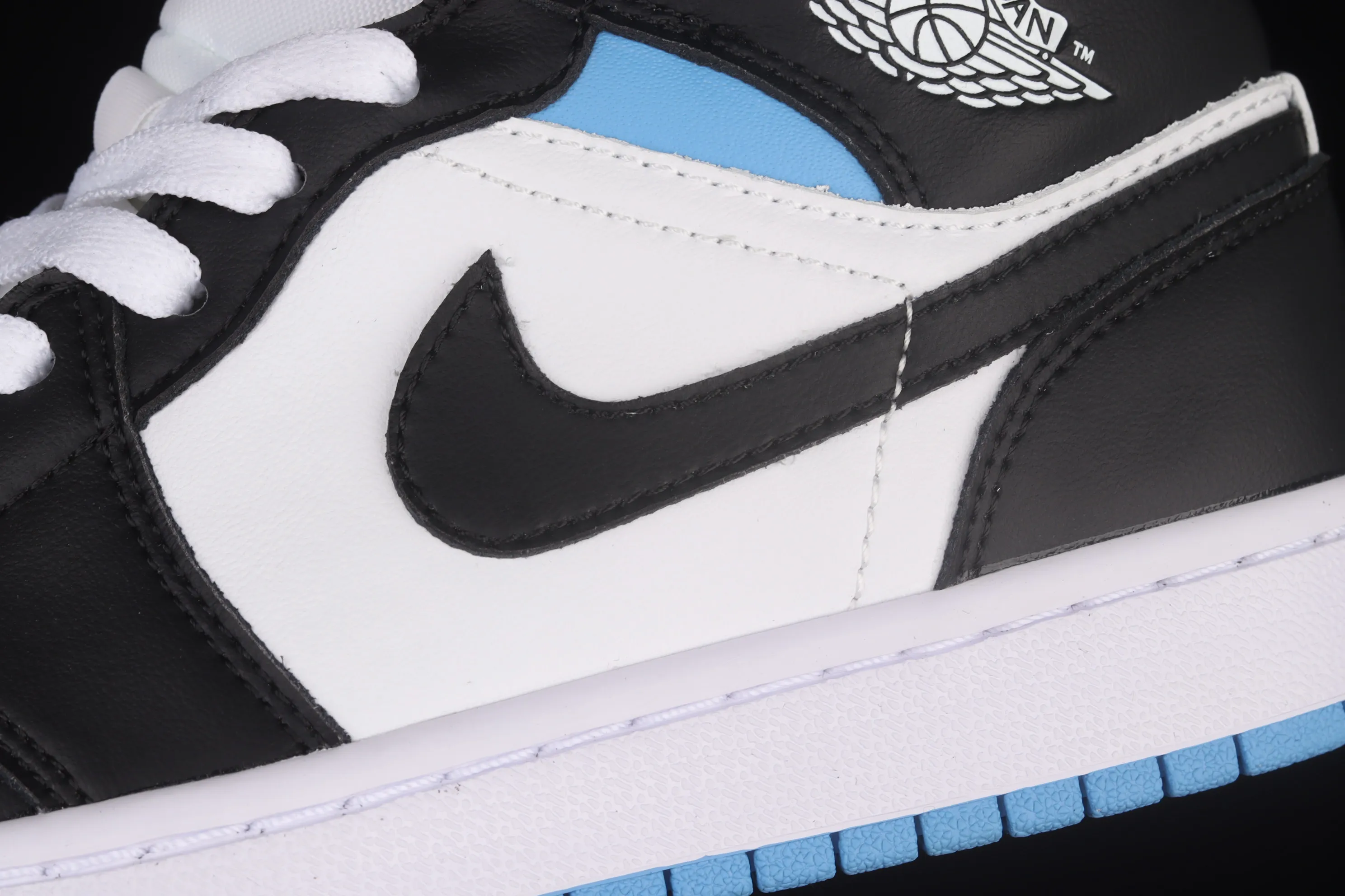 All categories Air Jordan Jordan series basketball shoes Air Jordan 1 Mid Different versions Air Jordan 1 Mid SE AJ1 Joe 1 black and white blue BQ6472-102